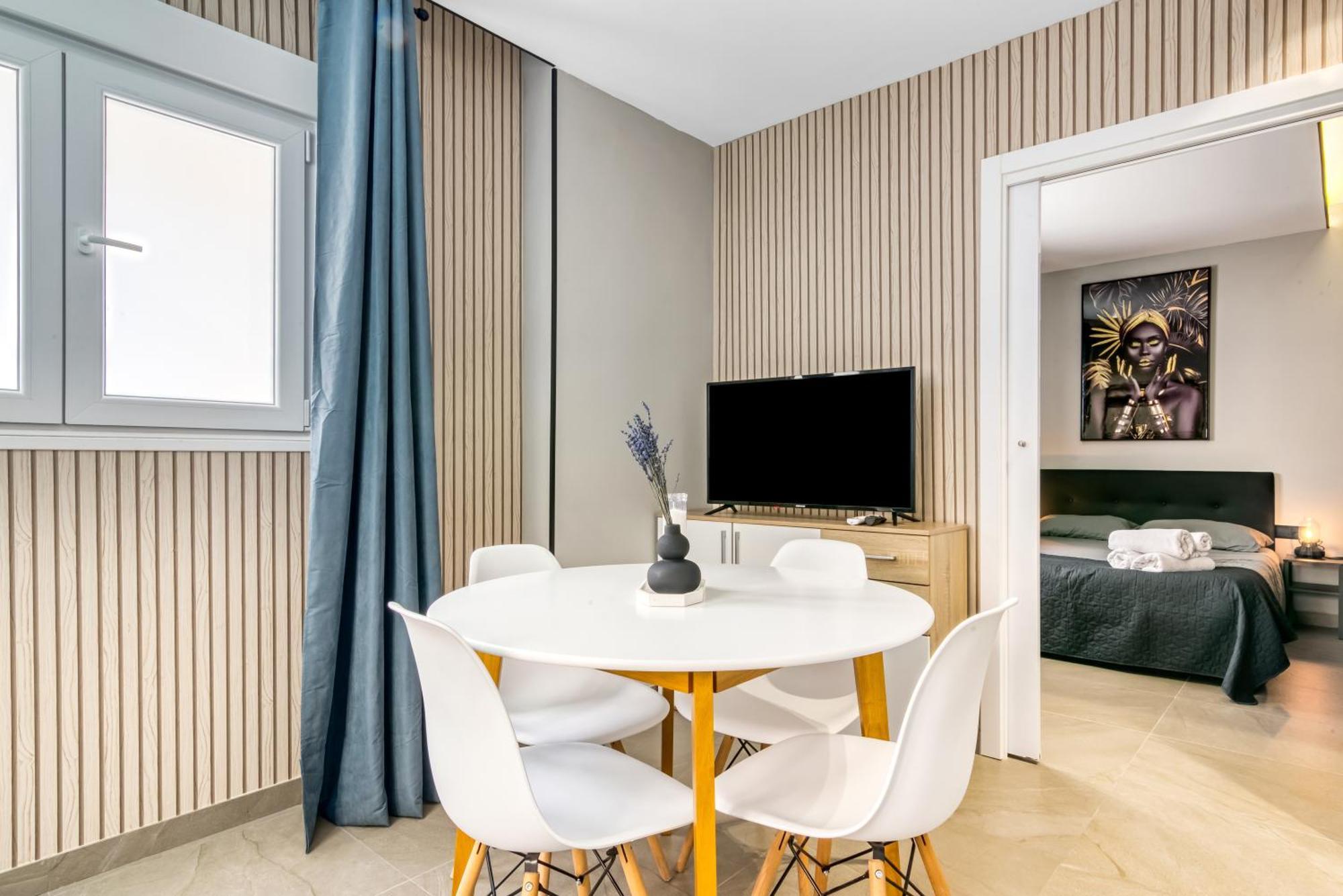City Scape Suites Valencia Exterior photo
